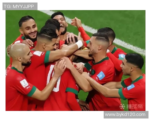 当足球球星深情拥抱定格瞬间热血与感动交织成永恒画面 当足球球星深情拥抱定格瞬间热血与感动交织成永恒画面