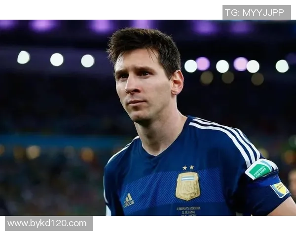 白黑色足球球星崛起的背后 揭秘他如何成为世界足坛新传奇