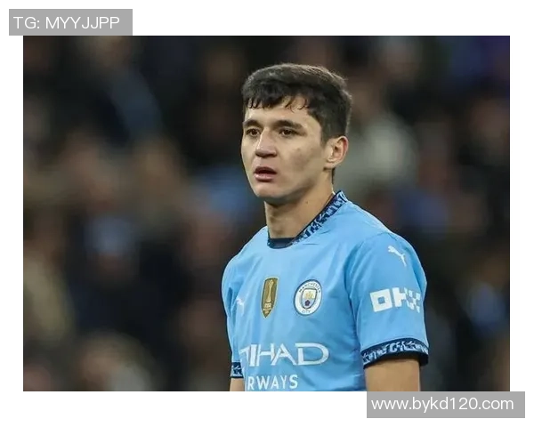 足坛巨星光荣谢幕回顾传奇生涯与未来动向引发球迷热议