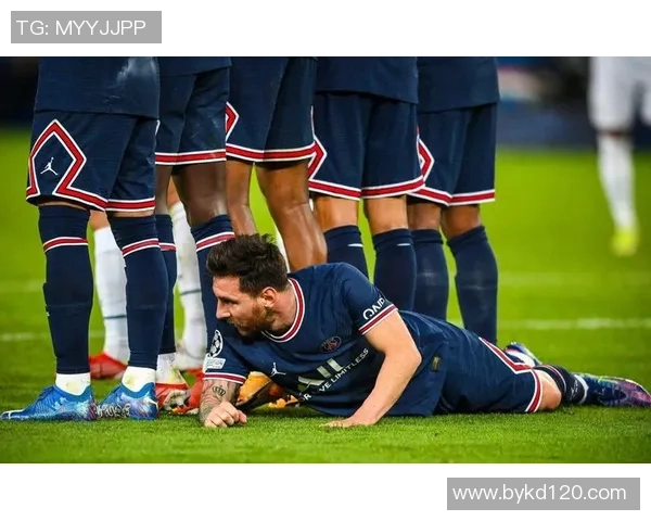 足球巨星变身老者街头打球 让你见识不一样的足球魅力与幽默瞬间