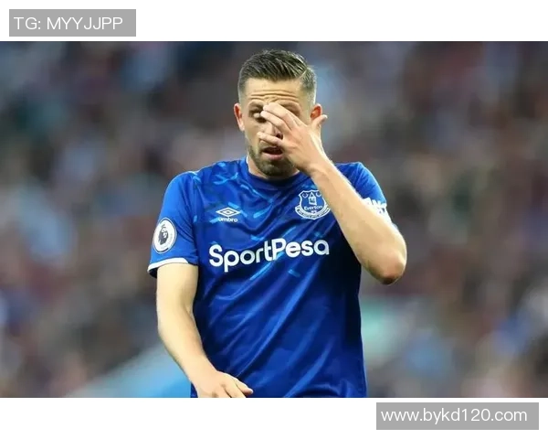 足球球星素描画艺术创作展现明星球员风采与个性魅力